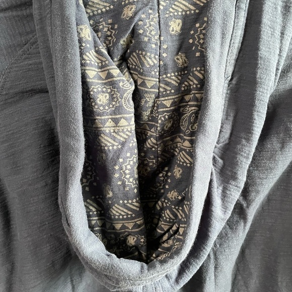 Free Planet cotton hoodie. Blue with printed pocket. Size small. - Picture 5 of 7